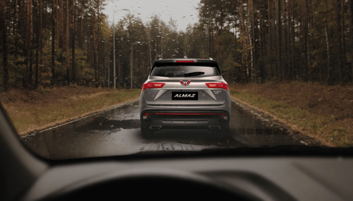 5 Cara Mengemudi Mobil di Jalan Berlubang atau Rusak | Wuling Tips Menjaga Kestabilan Kendaraan Saat Melewati Jalan Bergelombang