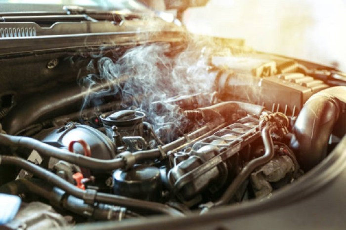 Panduan Lengkap Mengatasi Overheat pada Mobil Anda - E Otomotif Tips Darurat Saat Mobil Tiba-tiba Overheat