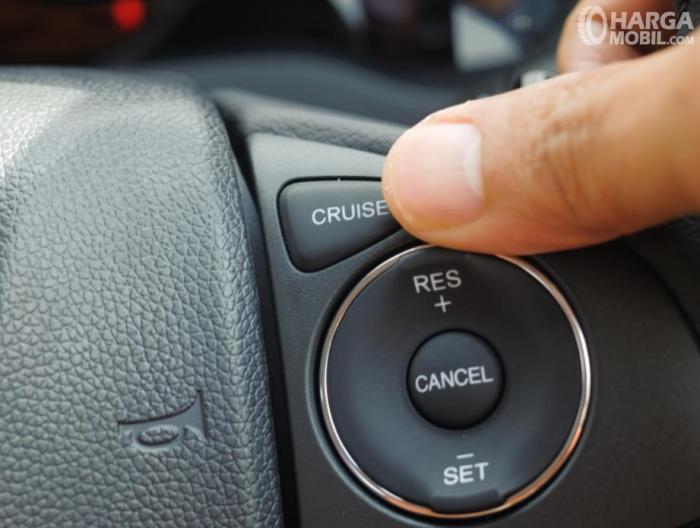 Apa itu fungsi kegunaan cruise control pada mobil | Review Edukasi ... Motor dengan Fitur Cruise Control, Siapa Targetnya?